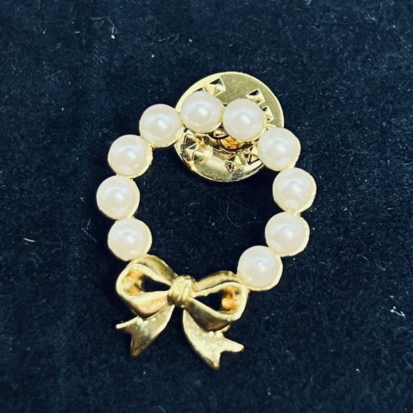 Gold Tone & Faux Pearl Wreath Brooch - Picture 1 of 5